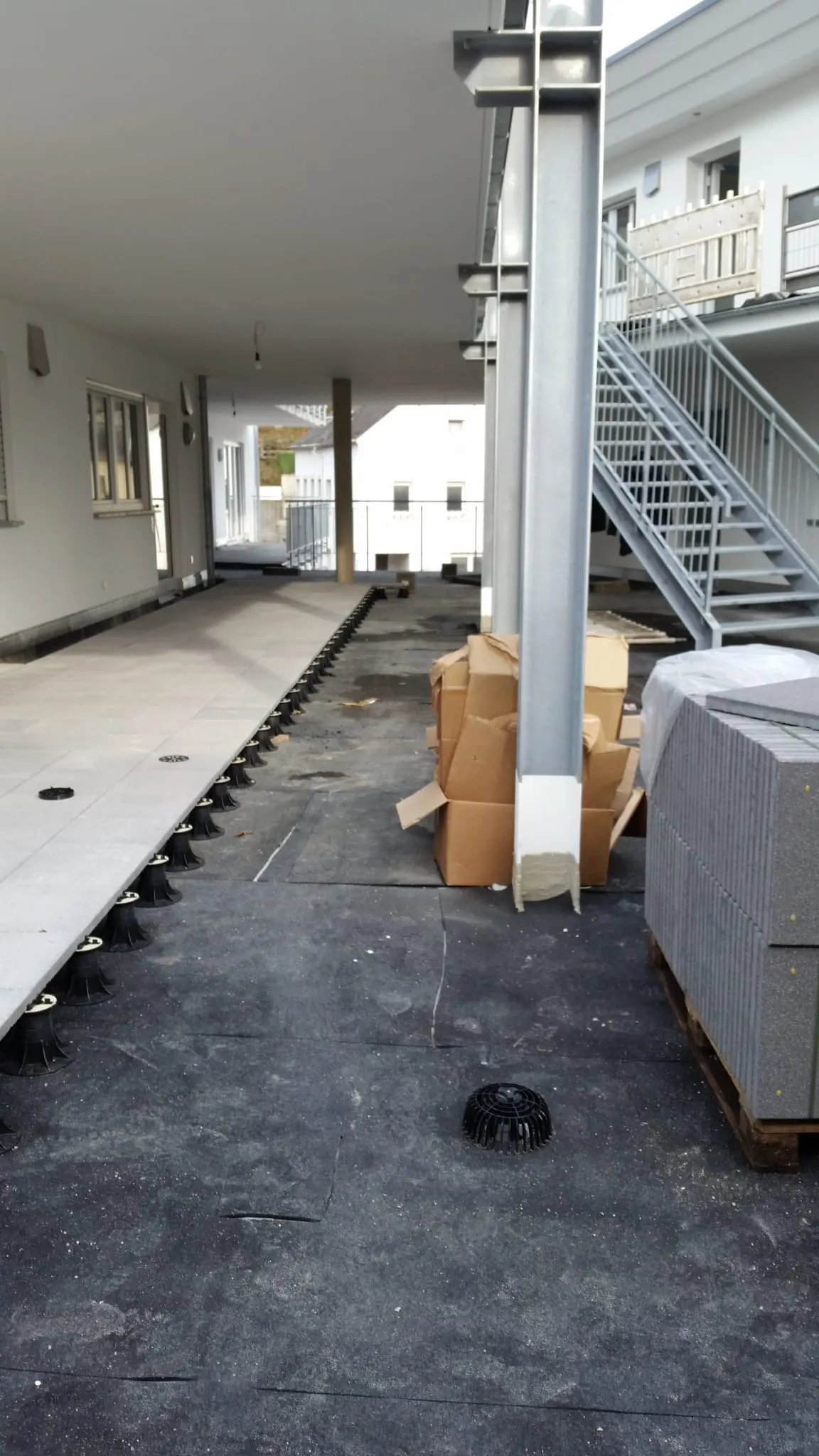 Platten auf Stelzlager – Referenzprojekt UBW Ulukoc Bau Wittlich