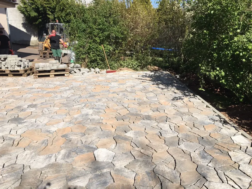 Pflasterarbeiten mit Polygonalplatten in Wittlich